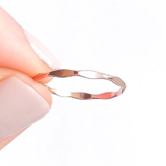 14k Rose gold Faceted ring band, minimalist ring, handmade everyday ring - Picture 2 of 5